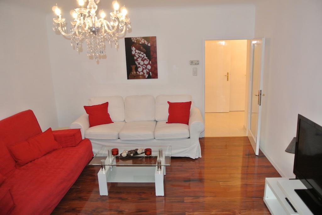 Apartament Paradies - U1 Station Altes Landgut