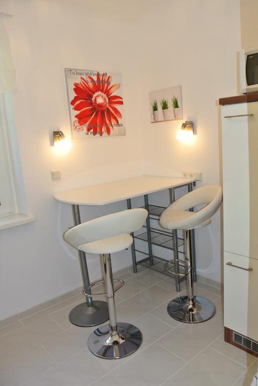 Apartament Paradies - U1 Station Altes Landgut